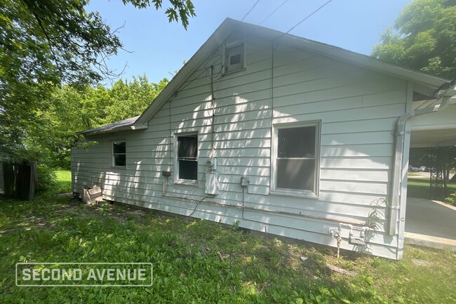 111 Swanson Dr in New Lebanon, OH - Foto de edificio - Building Photo