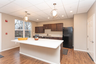 Swan Creek Crossing (Senior 55+) in Swanton, OH - Foto de edificio - Interior Photo