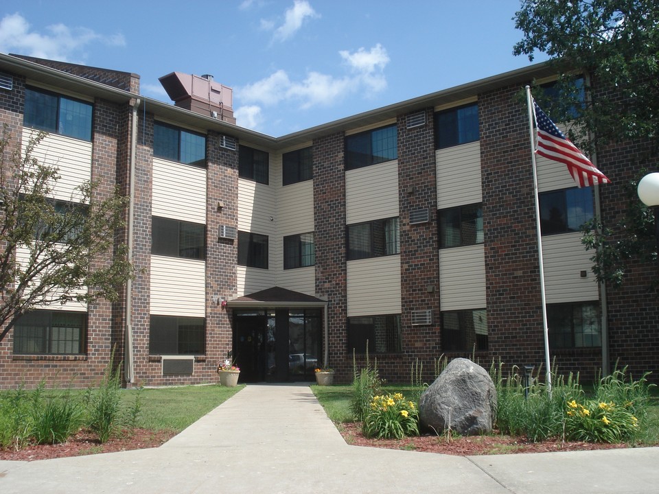 Red Pine Estates in Bemidji, MN - Building Photo