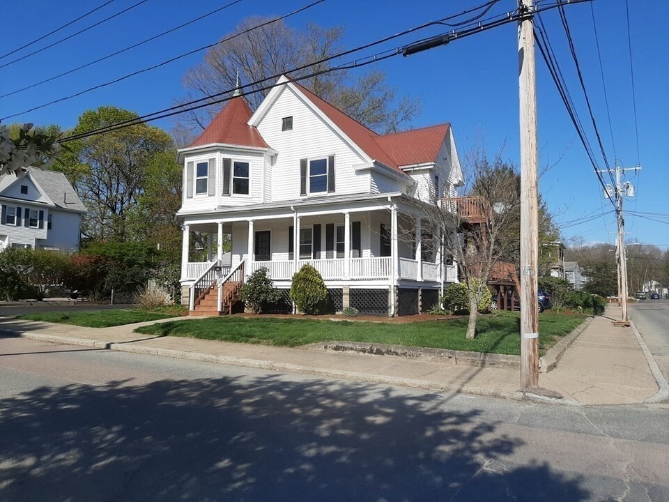 14 Tappan Ave in Attleboro, MA - Building Photo