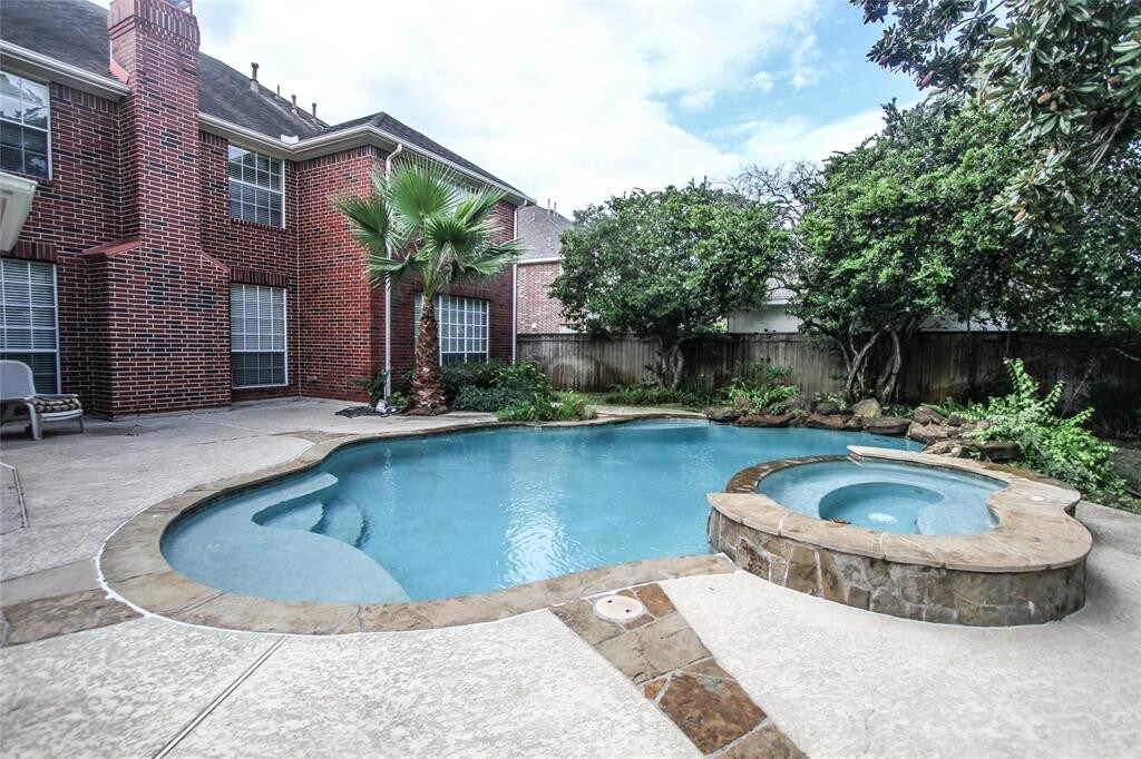 34 Rippling Creek Dr in Sugar Land, TX - Building Photo