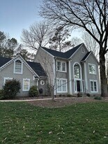 100 Hebride Ct in Cary, NC - Building Photo