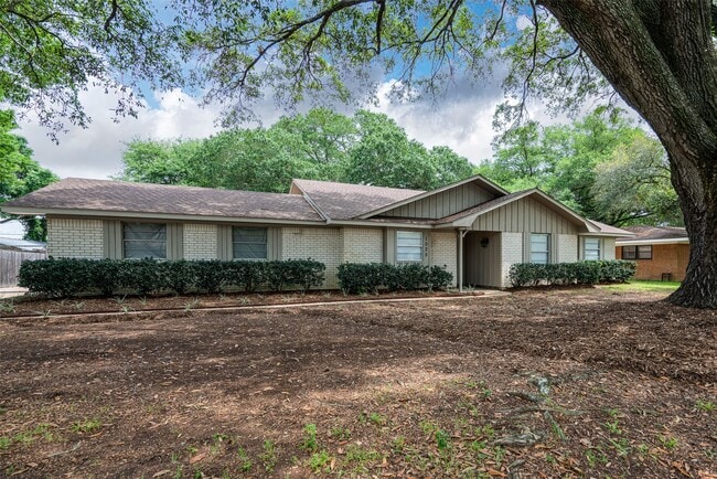 property at 1025 N Meyer St