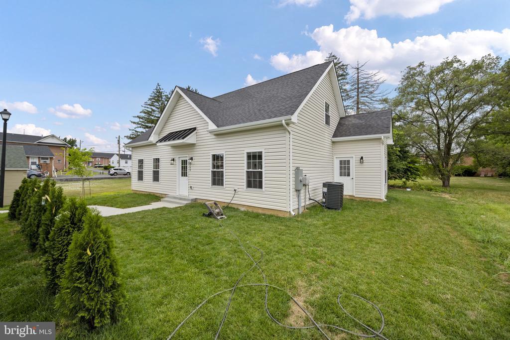 2253 Papermill Rd in Winchester, VA - Building Photo