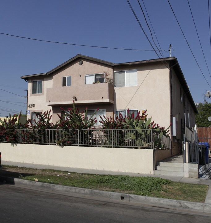 4251 Lockwood Ave in Los Angeles, CA - Foto de edificio