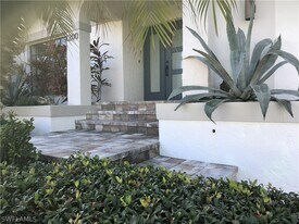 1200 Ludlam Ct in Marco Island, FL - Building Photo