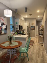 2019 N Sawyer Ave, Unit Apt 1 in Chicago, IL - Foto de edificio - Building Photo