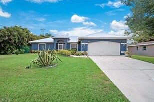 250 SE 44th St in Cape Coral, FL - Building Photo