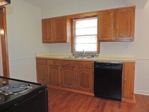 19324 S Lake Shore in Euclid, OH - Building Photo - Building Photo