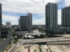 31 SE 6th St in Miami, FL - Building Photo
