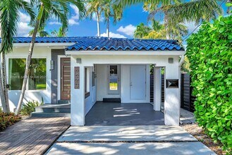 8620 NE 1st Ave in El Portal, FL - Building Photo - Building Photo