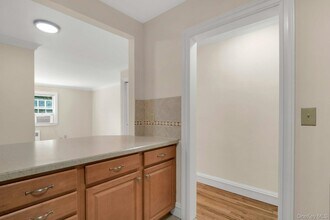 590 Bedford Rd in Pleasantville, NY - Building Photo - Building Photo