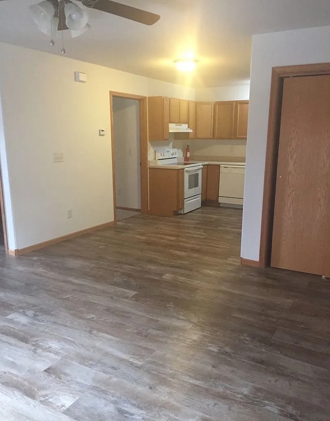 873 E Minnesota St in Rapid City, SD - Foto de edificio - Building Photo