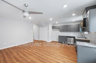 8217 Crestview Dr in Houston, TX - Foto de edificio - Building Photo