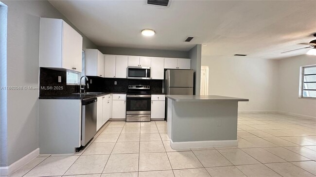 13195 NE 10th Ave in North Miami, FL - Building Photo - Building Photo