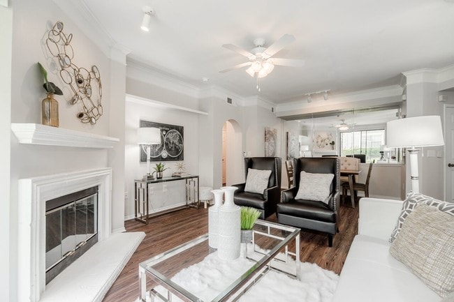 Prestonwood Hills in Plano, TX - Foto de edificio - Interior Photo