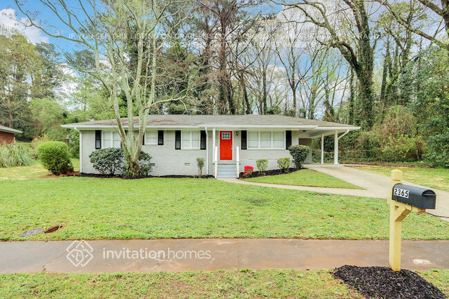 2365 Shamrock Dr in Decatur, GA - Building Photo - Building Photo