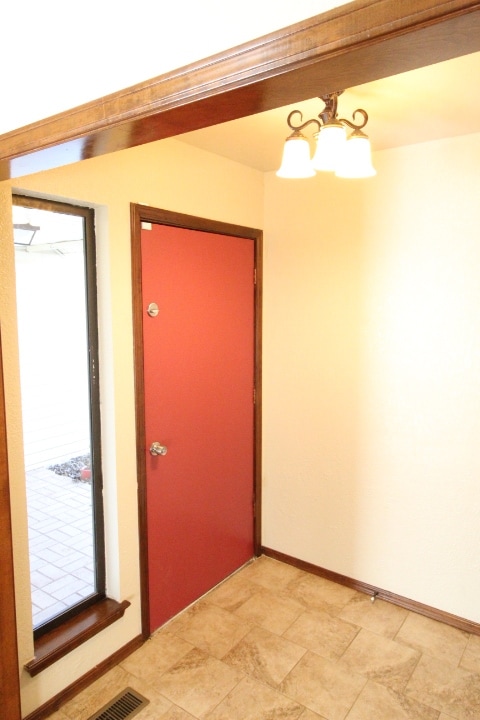 1136 W Johnathan Way in Mustang, OK - Foto de edificio - Building Photo