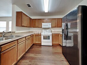 1966 Courtside Dr in Grand Prairie, TX - Building Photo - Building Photo