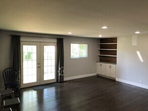 1025 Sherbrooke Rd in St. Charles, MO - Building Photo - Building Photo