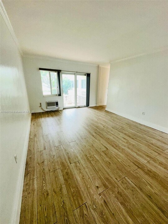 9281 W Bay Harbor Dr in Bay Harbor Islands, FL - Building Photo