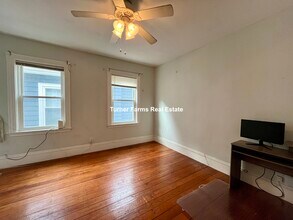67 Roseclair St, Unit 1 in Boston, MA - Building Photo - Building Photo