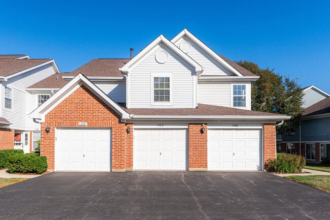 1460 Winfield Way in Roselle, IL - Building Photo - Building Photo