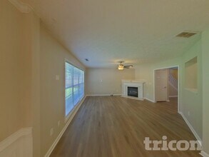 1132 St Phillips Ct in Locust Grove, GA - Foto de edificio - Building Photo