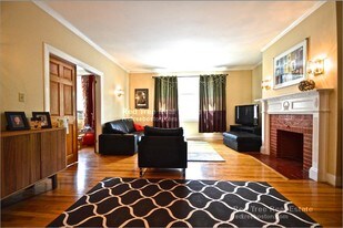 119 Winthrop Rd, Unit 4 in Brookline, MA - Building Photo