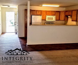 21067 Harbor Ln in St. Robert, MO - Foto de edificio - Building Photo