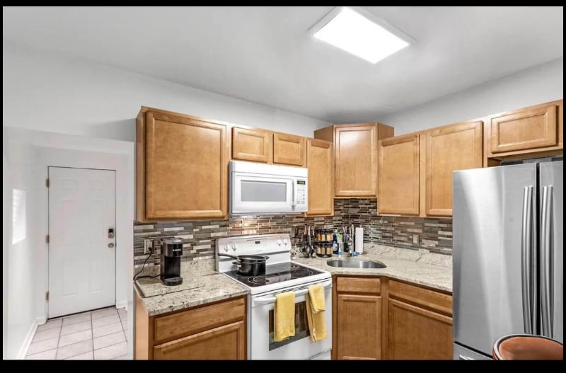 5527 Pulaski Ave in Philadelphia, PA - Building Photo