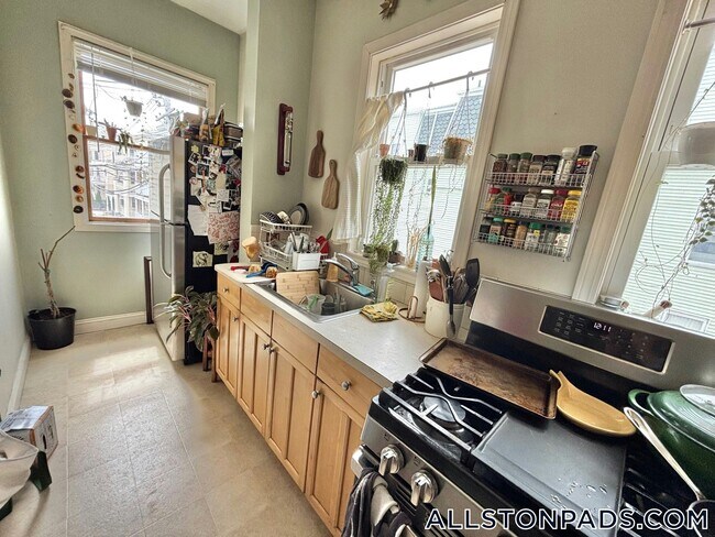 77 Easton St