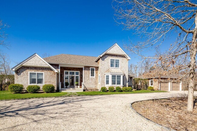 565 Wainscott NW Rd in Wainscott, NY - Building Photo - Building Photo