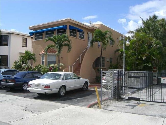 3012 Seville St in Fort Lauderdale, FL - Building Photo - Building Photo