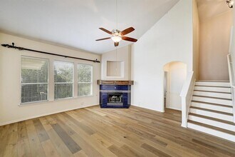 211 Manchester Ln in Austin, TX - Building Photo - Building Photo