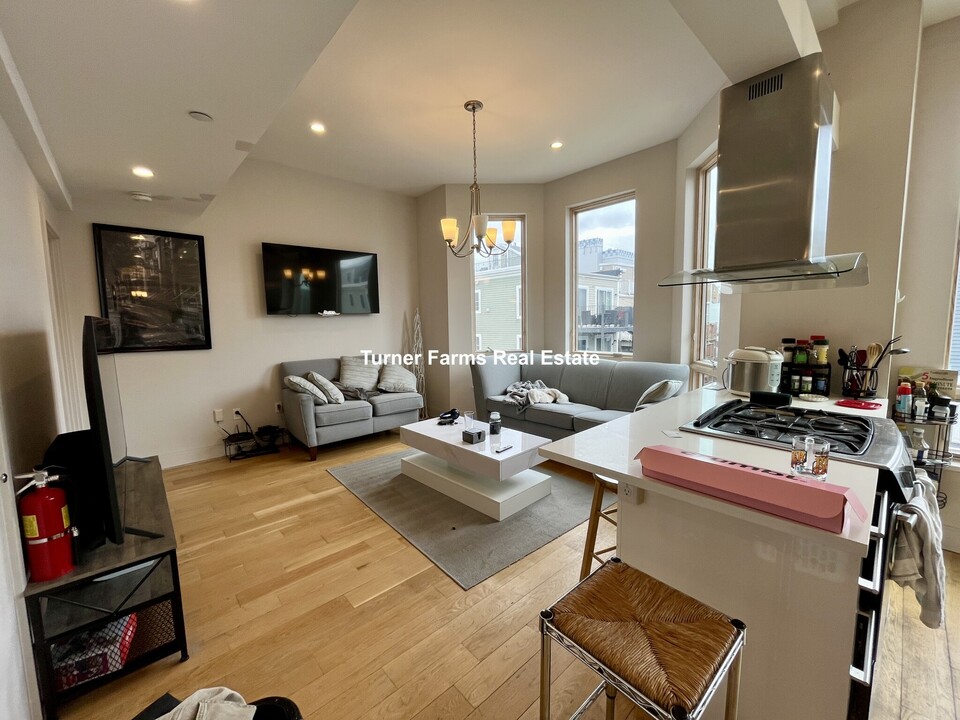 40 Washburn St, Unit 1 in Boston, MA - Foto de edificio