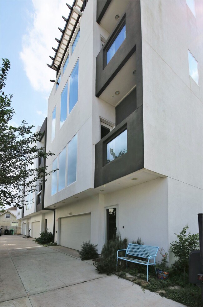 5711 Kansas St in Houston, TX - Building Photo - Building Photo