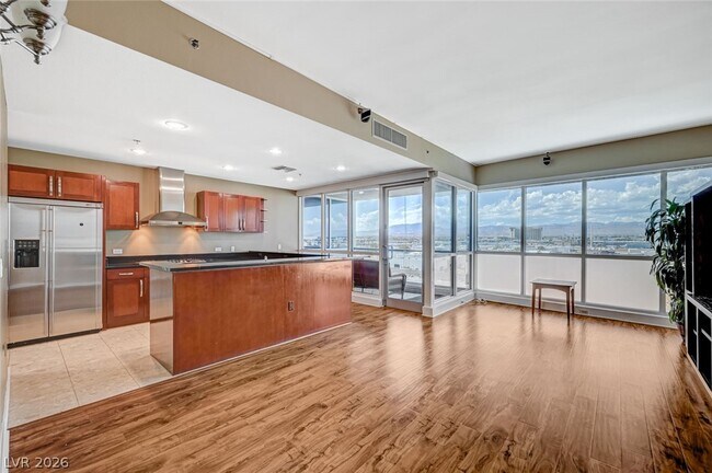 4575 Dean Martin Dr in Las Vegas, NV - Building Photo - Building Photo