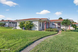 11 Oriole Cir in Ormond Beach, FL - Building Photo