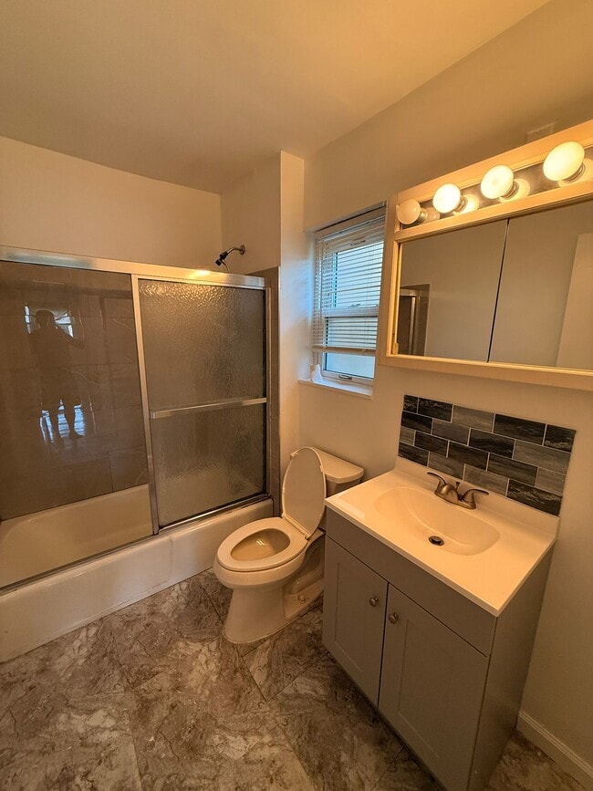 182 Evergreen Rd in Edison, NJ - Building Photo - Building Photo