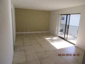 1680 Windorah Way in Royal Palm Beach, FL - Building Photo - Building Photo