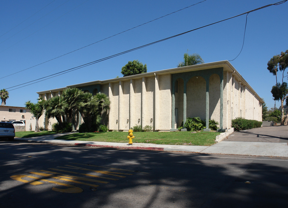 Helix Manor Townhomes in La Mesa, CA - Foto de edificio