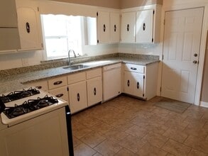 49 Hillside Ave, Unit 1 in Everett, MA - Foto de edificio - Building Photo