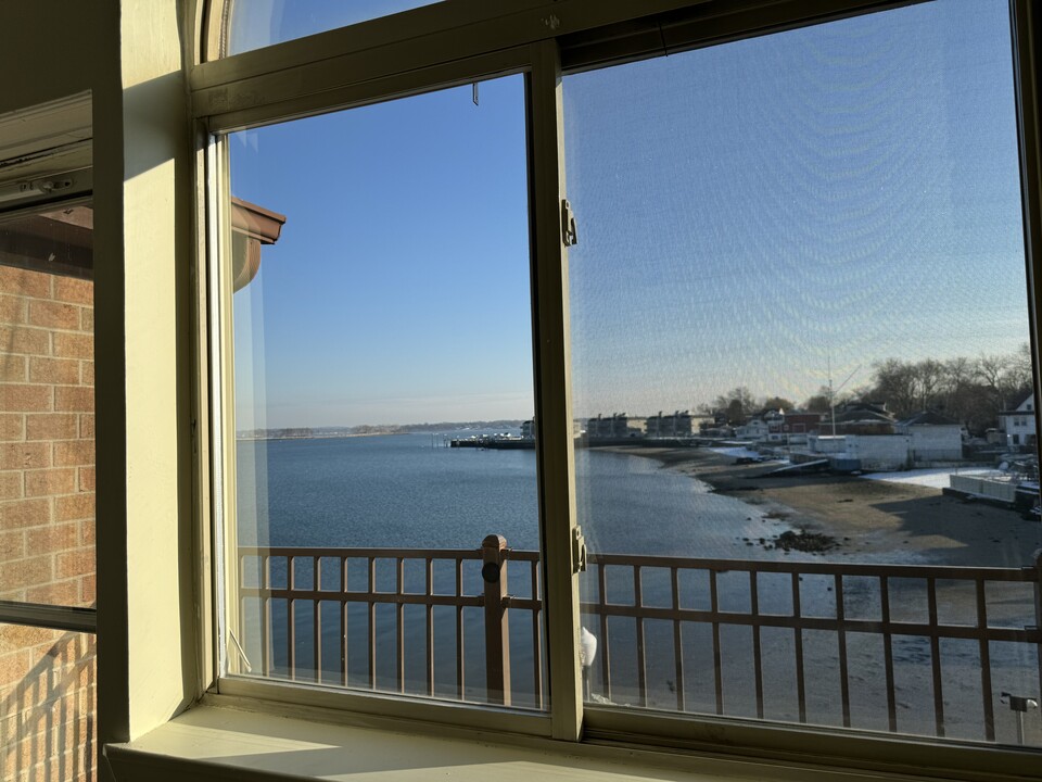 191 Cross St, Unit 3 bed 2  bath water view in Bronx, NY - Foto de edificio