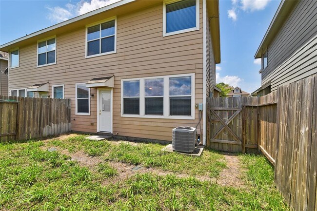 13076 Peppergate Ln in Houston, TX - Building Photo - Building Photo