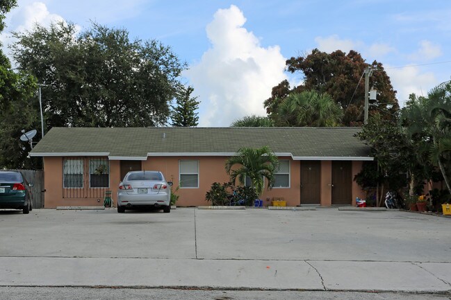 429 Upland Rd in West Palm Beach, FL - Building Photo - Building Photo