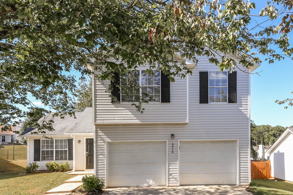 5516 Wellborn Creek Dr in Lithonia, GA - Building Photo