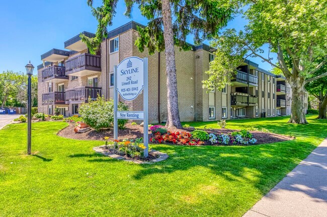 Lakeside Gardens Apartments in St Catharines, ON - Building Photo - Building Photo