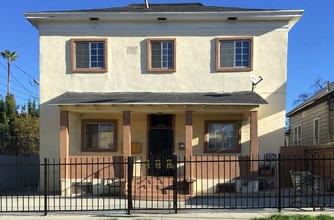 1451 W Court St in Los Angeles, CA - Foto de edificio - Building Photo