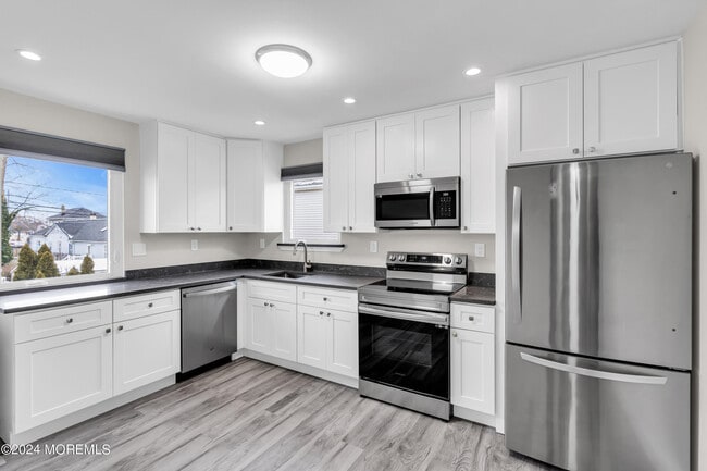 611 Lareine Ave in Bradley Beach, NJ - Building Photo - Building Photo